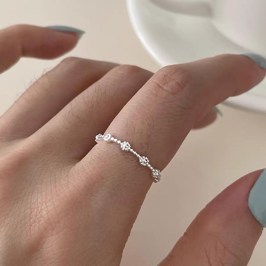 Ariyanna Dainty Blossom Ring [TLQ75K88]