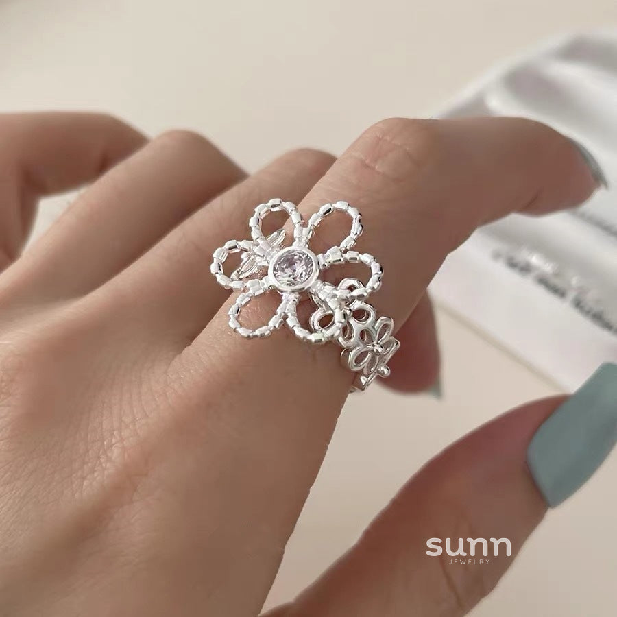 Ariyanna Dainty Blossom Ring [TLQ75K88]