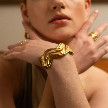 Ariza Chunky Gold Cuff Bracelet [W27KM3EV]