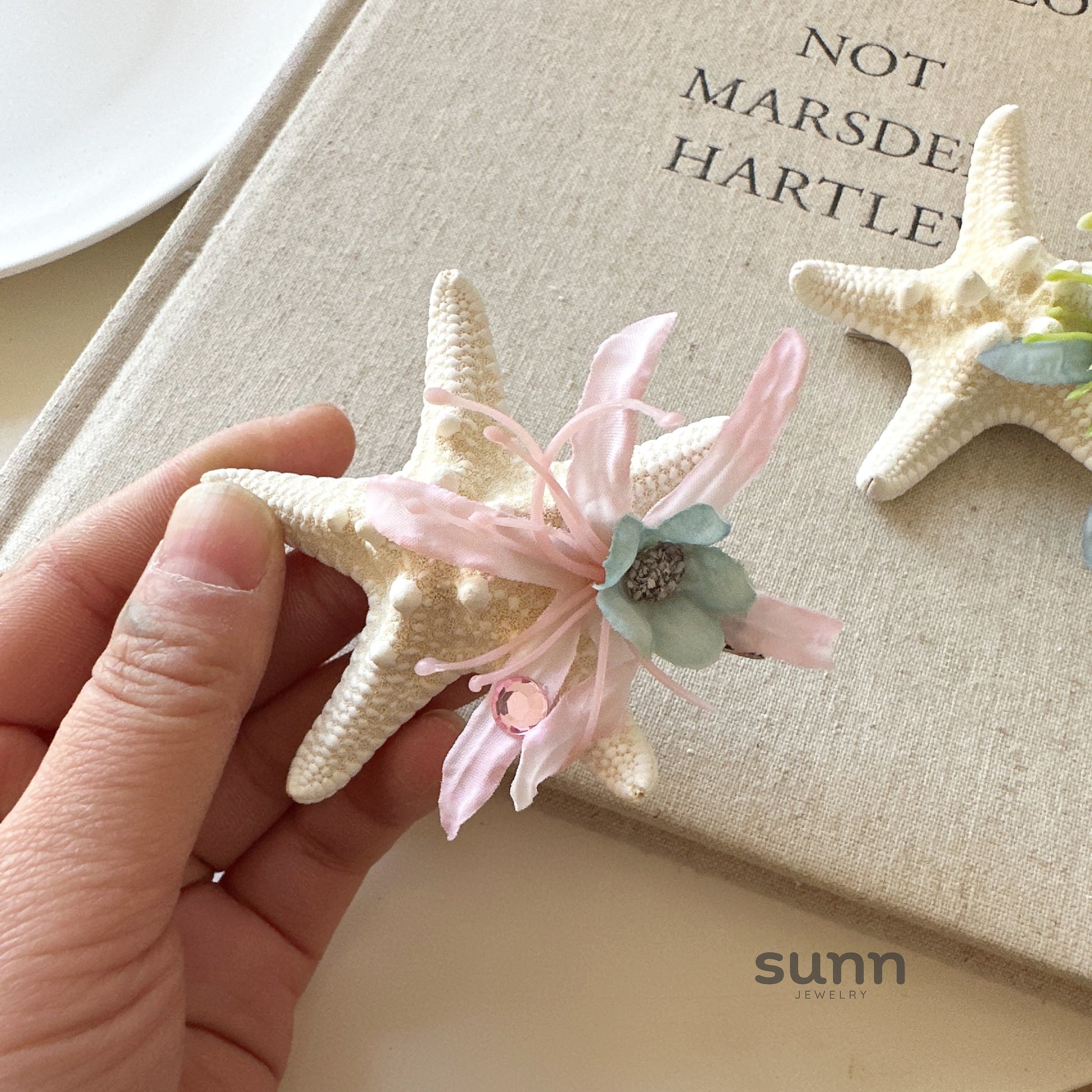 Arley Starfish Floral Clip [NPOBMBF1]