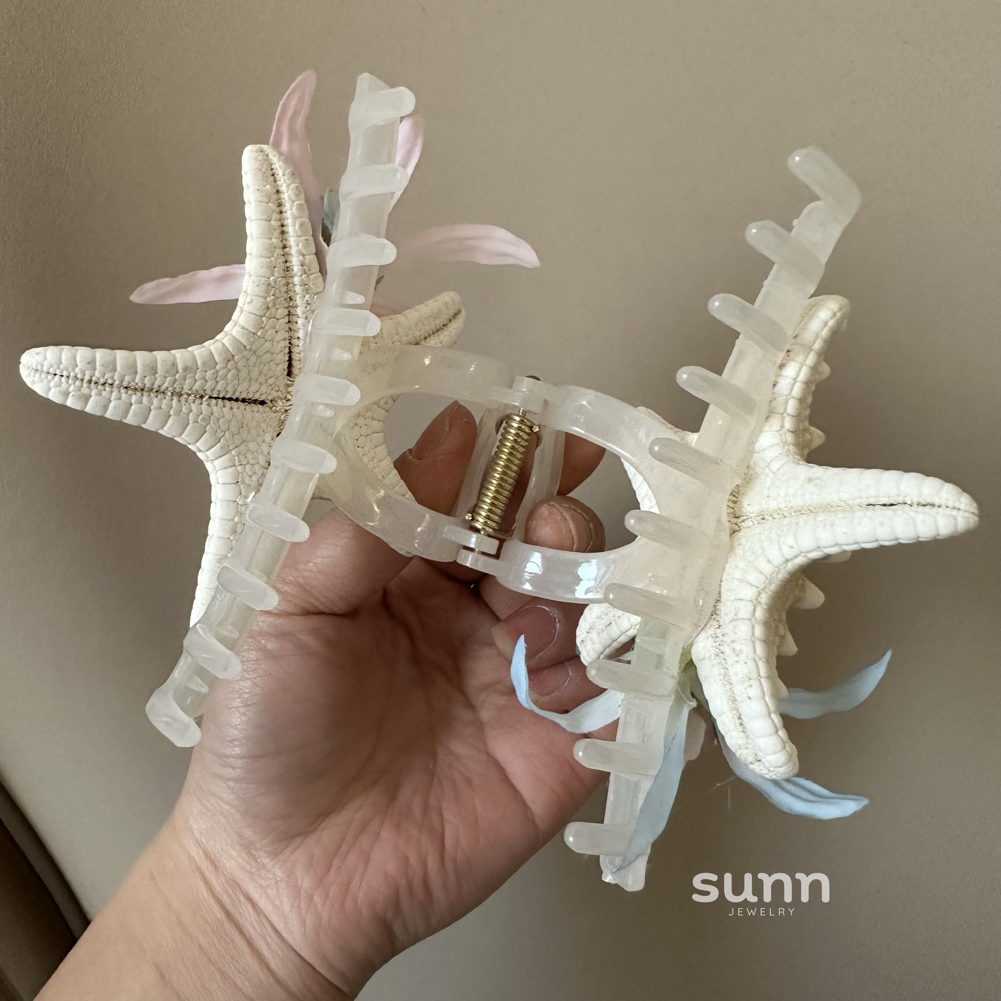 Arley Starfish Floral Clip [N7AWVQWL]