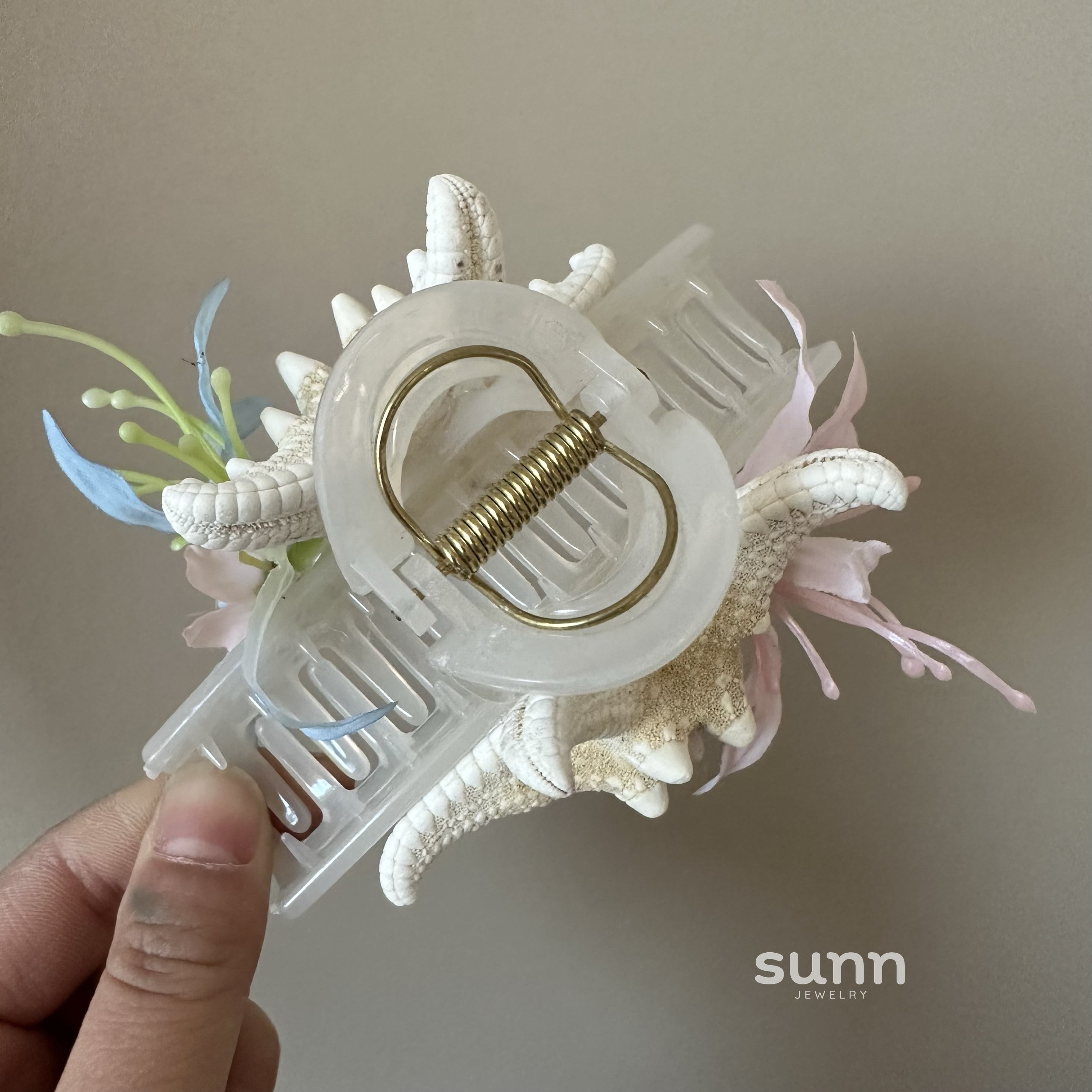 Arley Starfish Floral Clip [XG27CAIL]