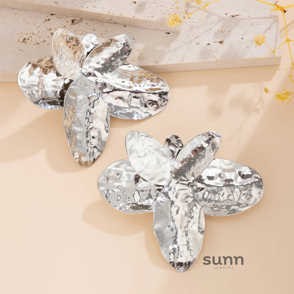 Arlowe Irregular Petal Choker