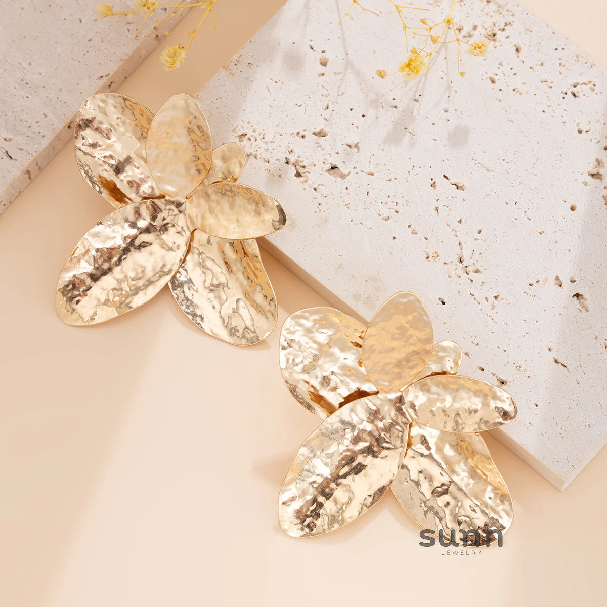 Arlowe Irregular Petal Choker