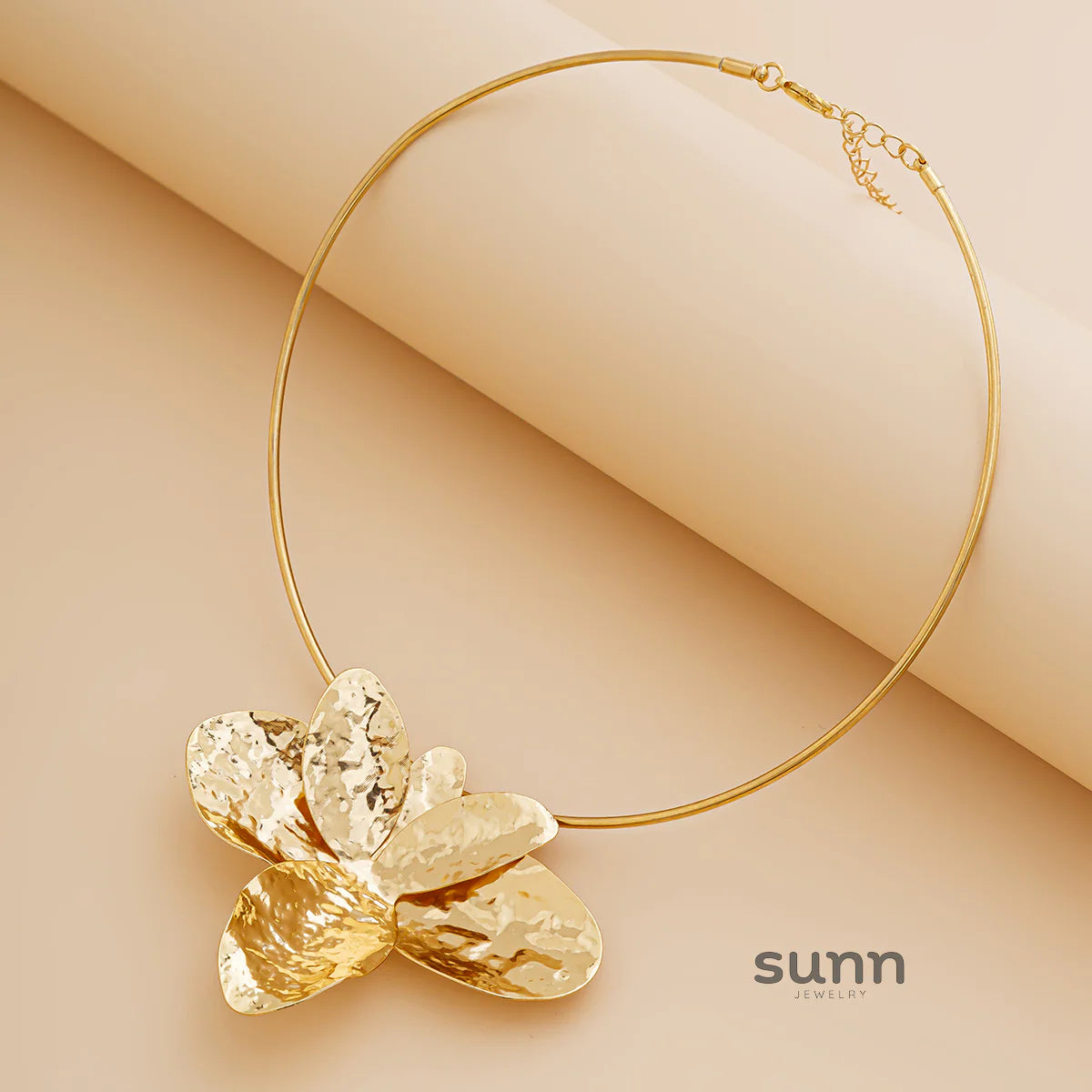Arlowe Irregular Petal Choker