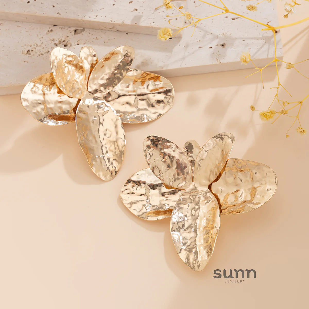 Arlowe Irregular Petal Choker