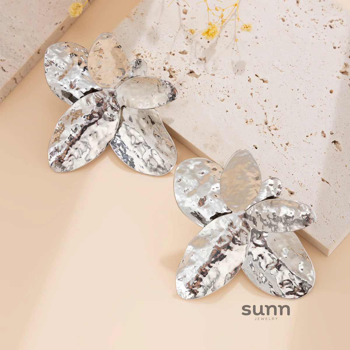 Arlowe Irregular Petal Choker