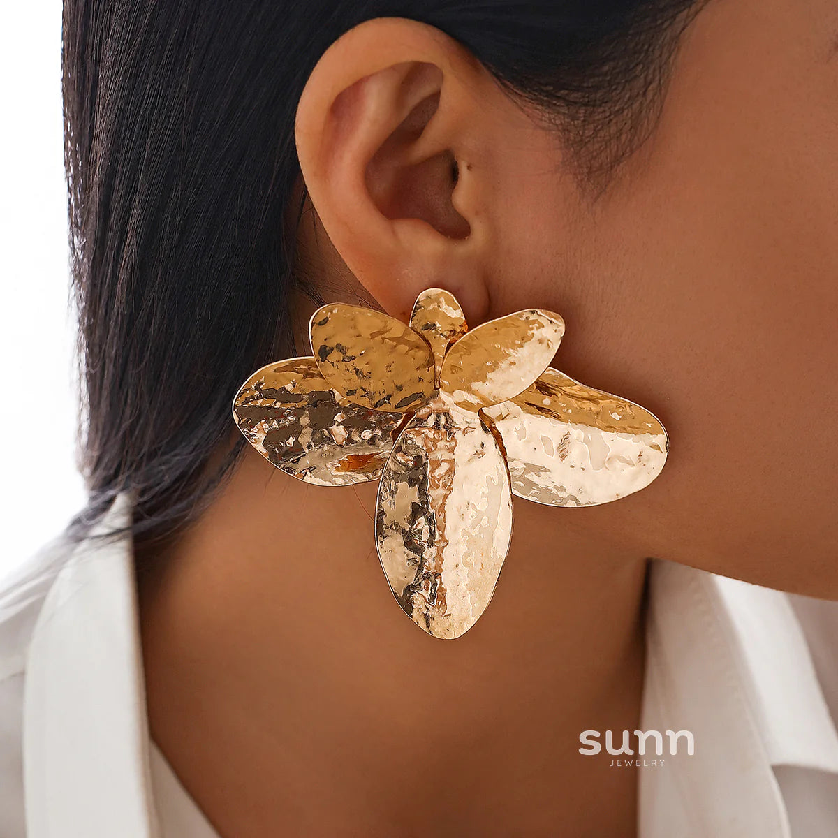 Arlowe Irregular Petal Choker