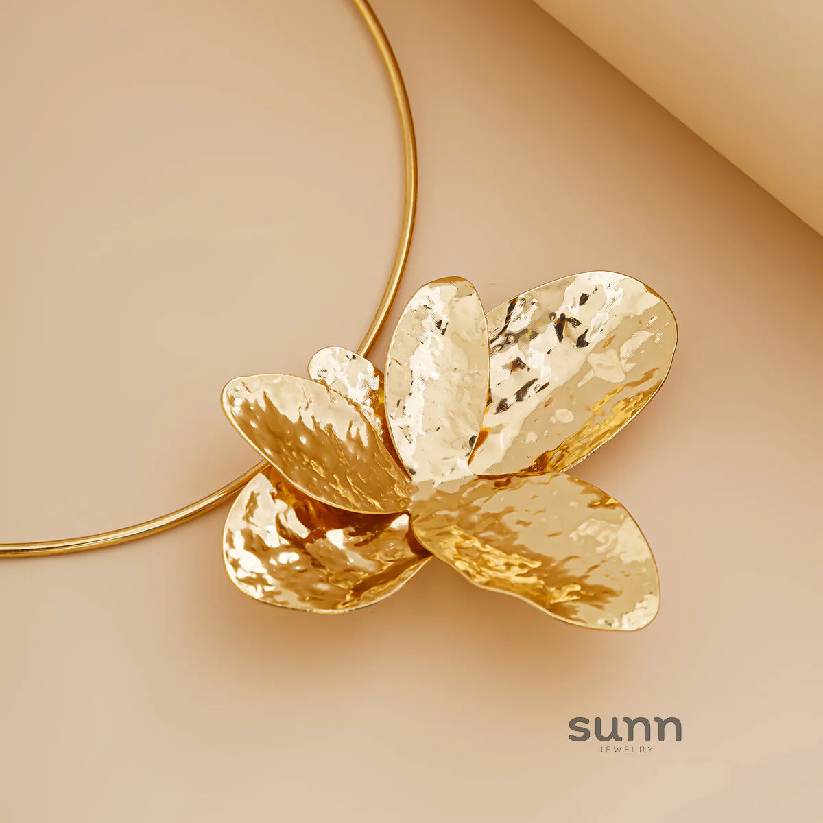 Arlowe Irregular Petal Choker