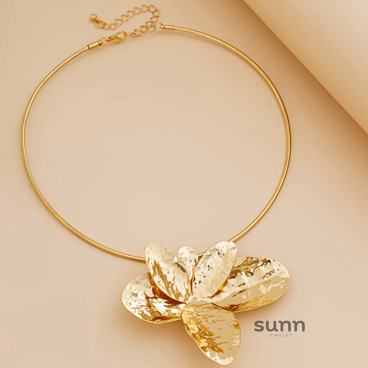 Arlowe Irregular Petal Choker