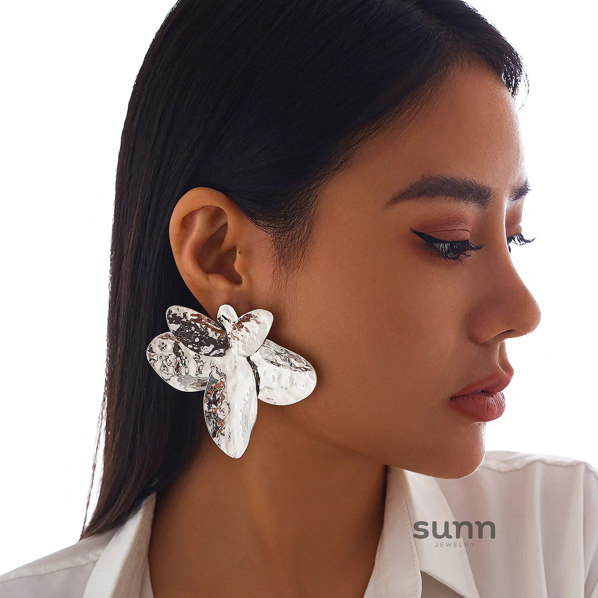 Arlowe Irregular Petal Choker