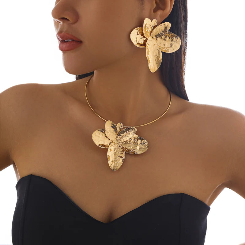 Arlowe Irregular Petal Choker