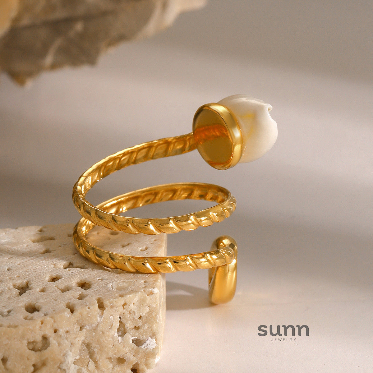 Arlynn Sculpted Open Ring [I2H8THRN]