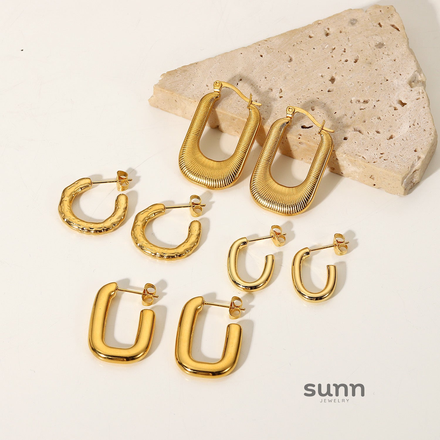 Arwa Geometric Hoop Earrings [UN1SWLME]