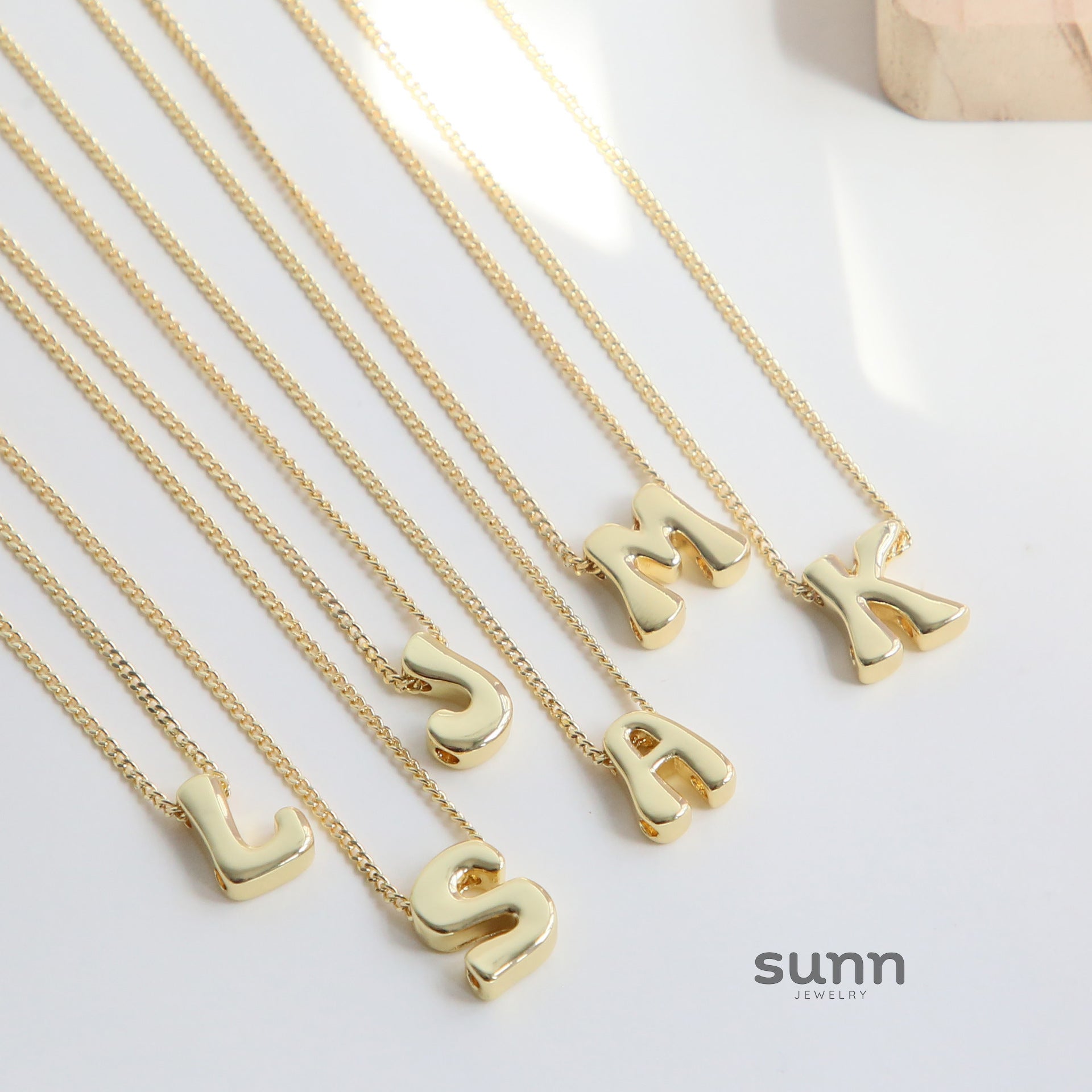 Aryella Letter Charm Necklace [ZFLCUVVV]