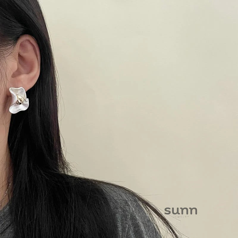 Aryn Matte Bicolor Petal Studs