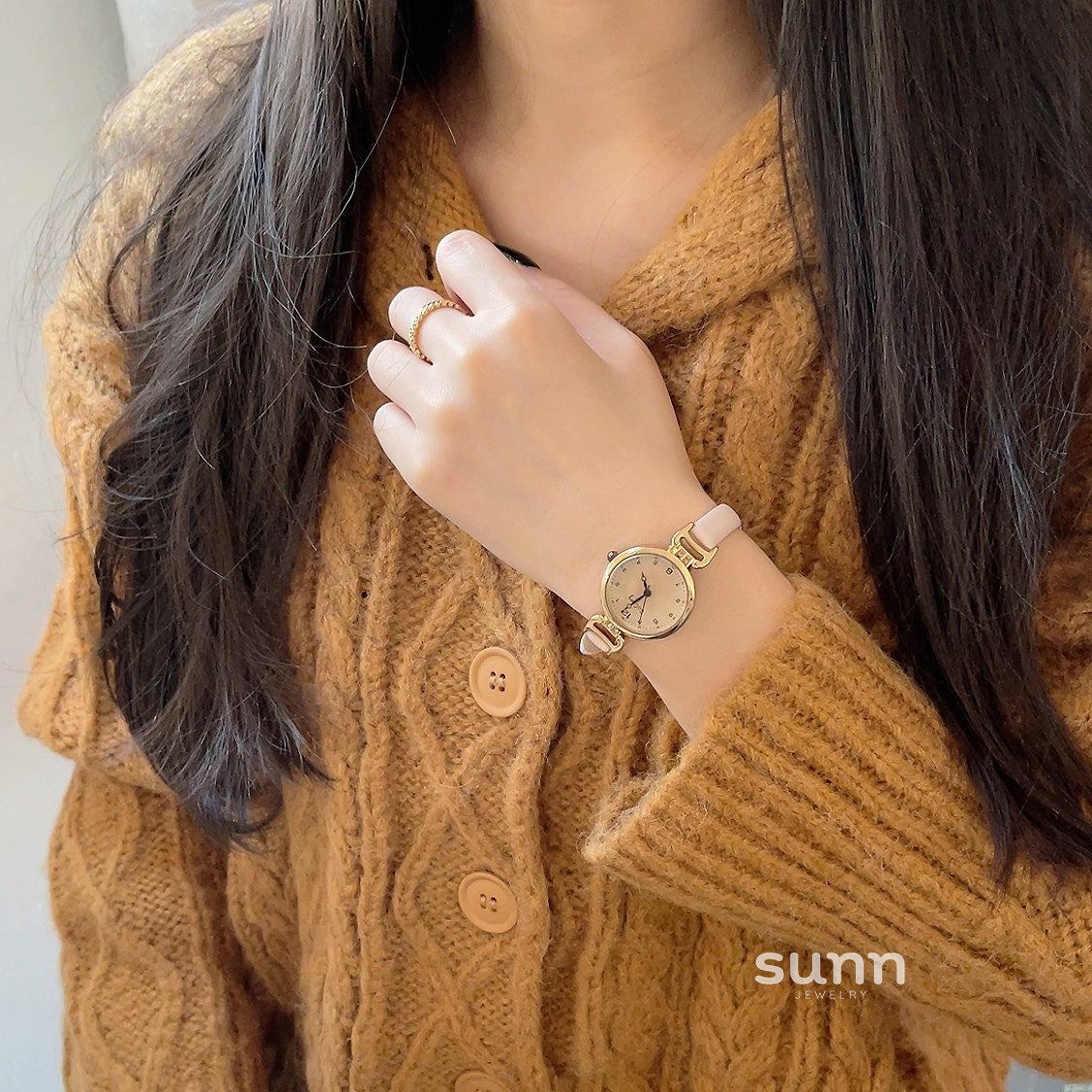 Ashlynne Minimalist Retro Watch [VXFXMWAR]