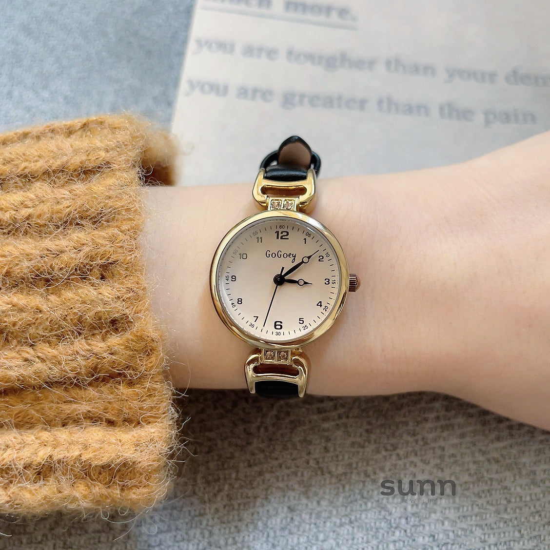 Ashlynne Minimalist Retro Watch [NMCJAXFG]