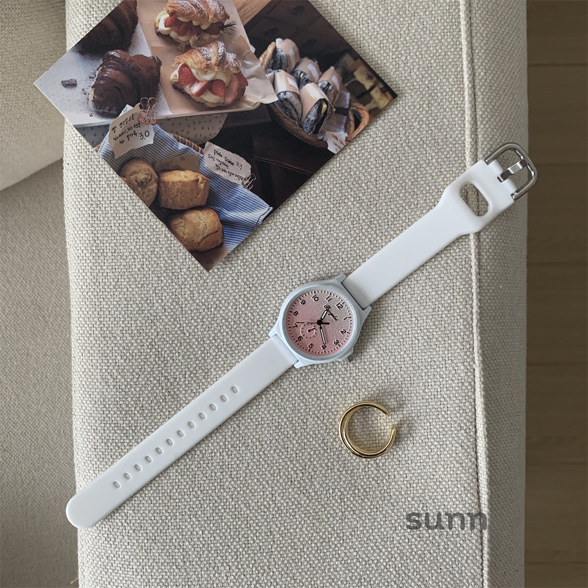 Asiya Gradient Silicone Watch [RM8NLQ2K]