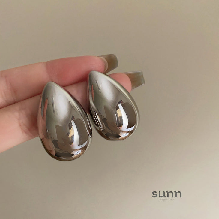 Asiya Sculptural Drop Earrings [RICDBHKI]