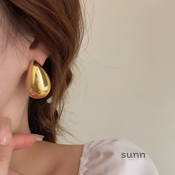 Asiya Sculptural Drop Earrings [WJU6BLKY]