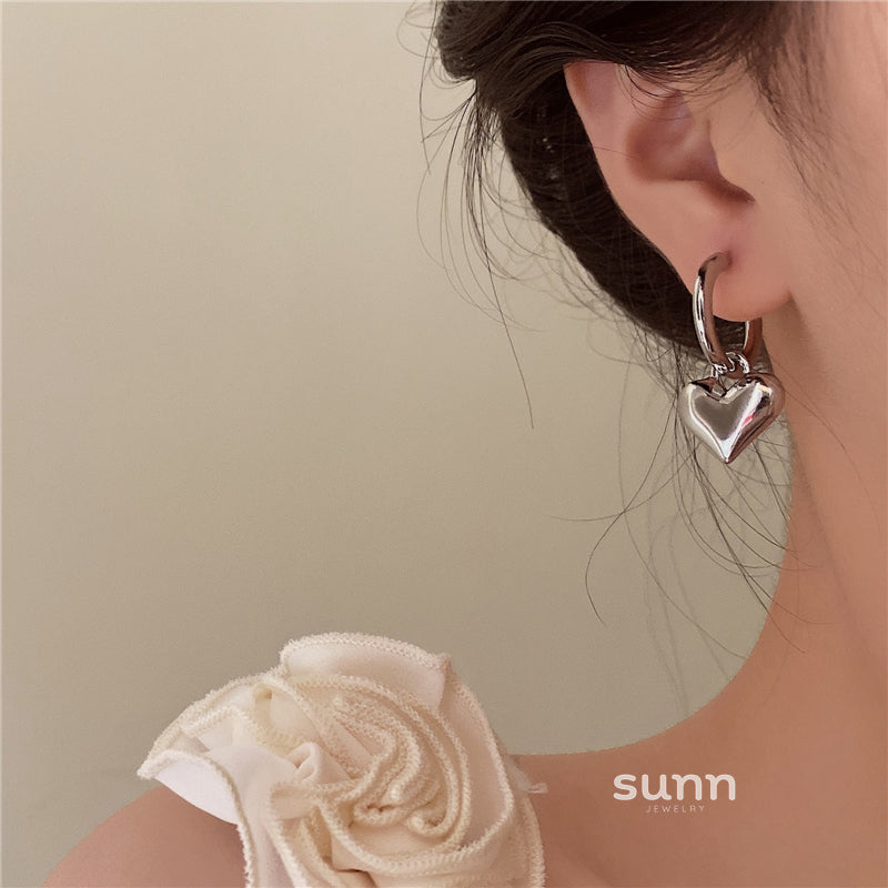 Aspen Silver Heart Hoops [A9Y78WML]