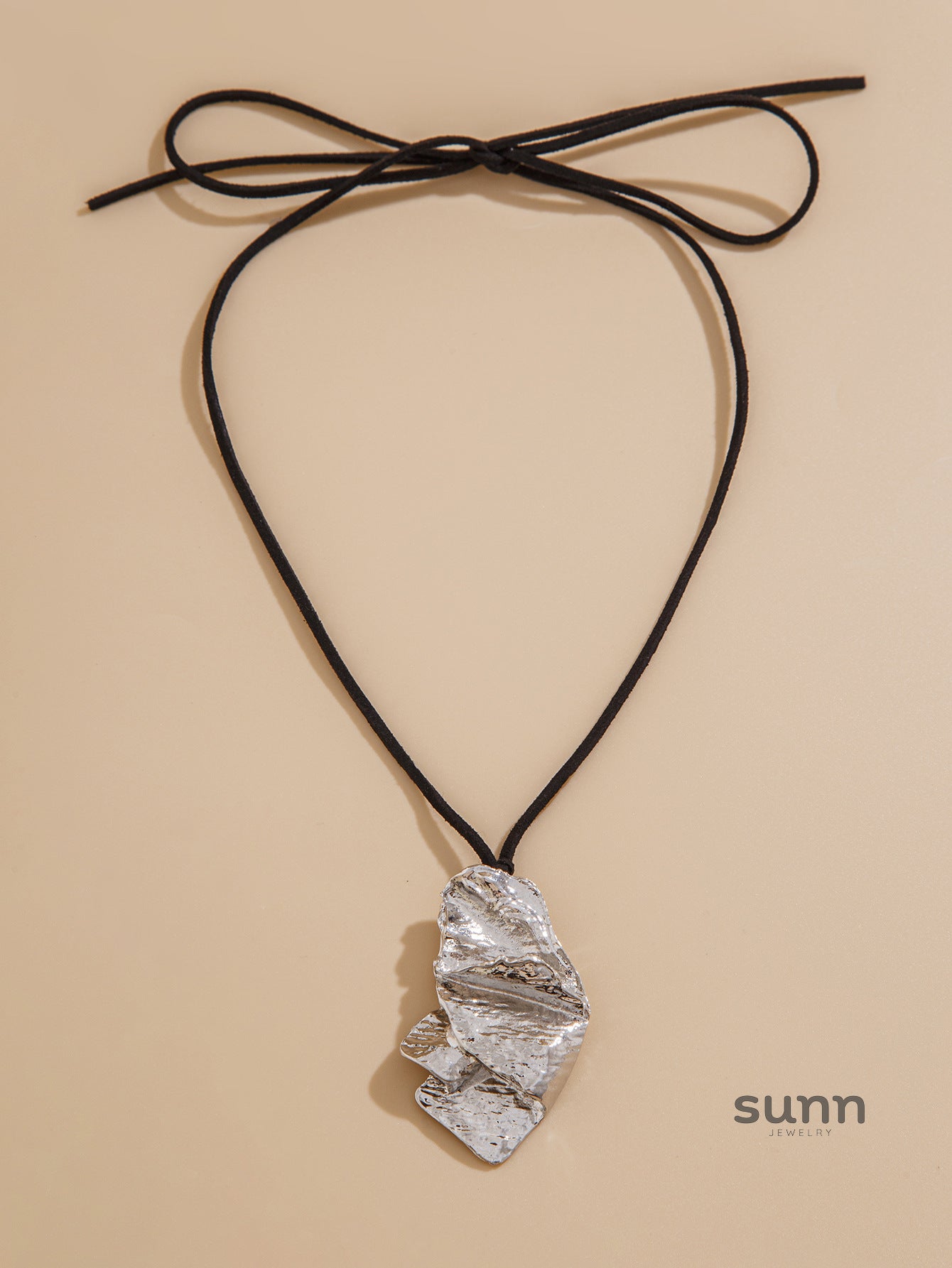 Astraea Velvet Pleated Pendant Necklace [L7WL7Y03]