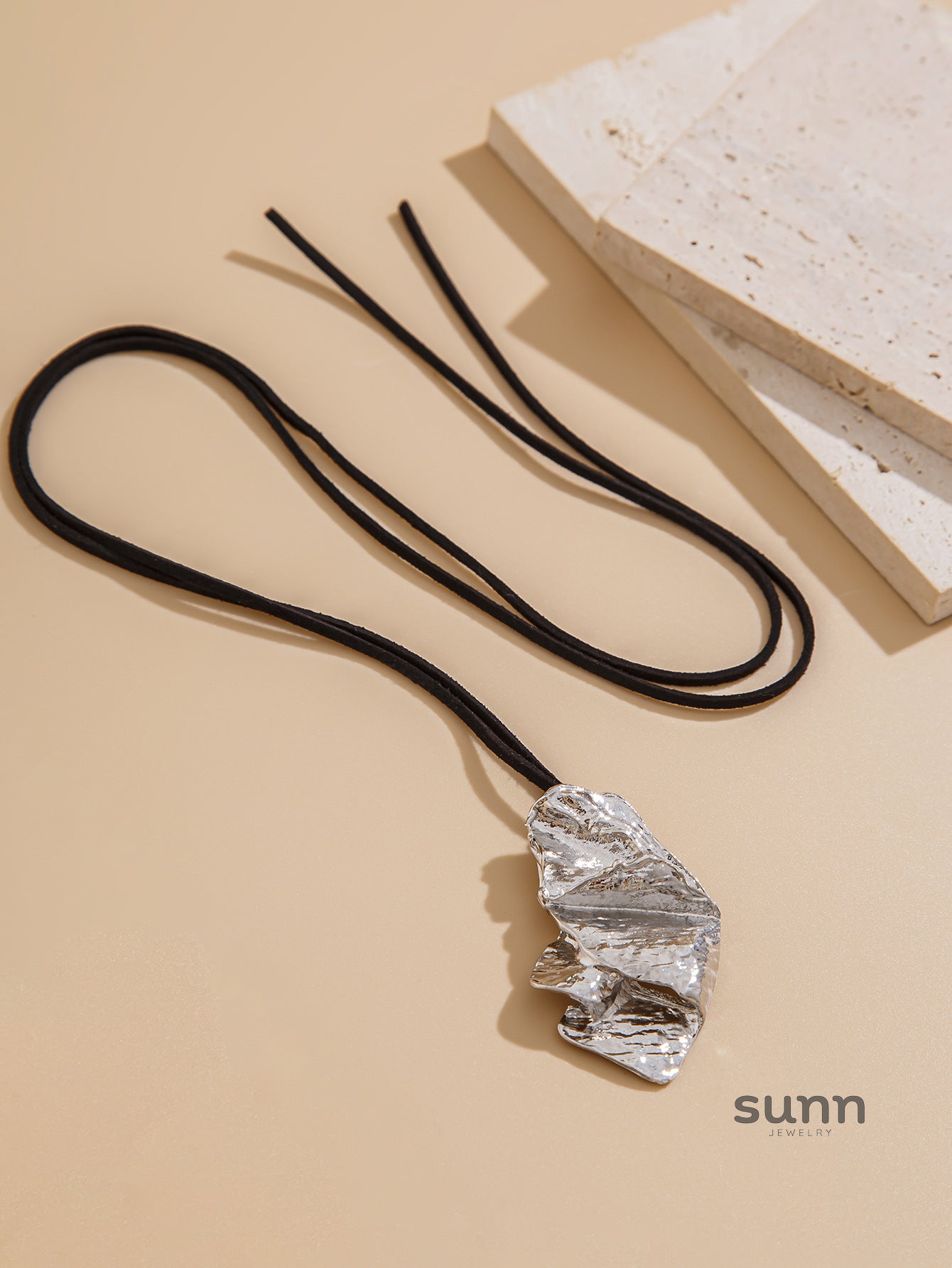 Astraea Velvet Pleated Pendant Necklace [EOOPB2D9]