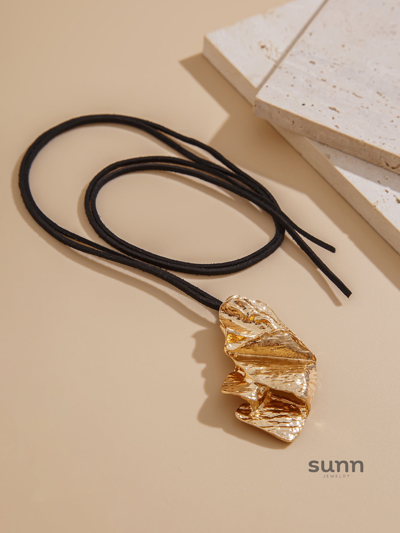 Astraea Velvet Pleated Pendant Necklace [LZ5JPBXX]