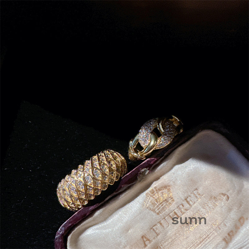 Athziri Gold Ripple Ring [S2VHLV7Z]