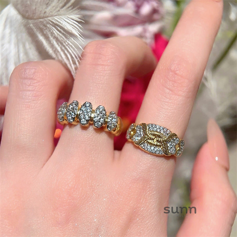 Athziri Gold Ripple Ring [UQXCGXLA]