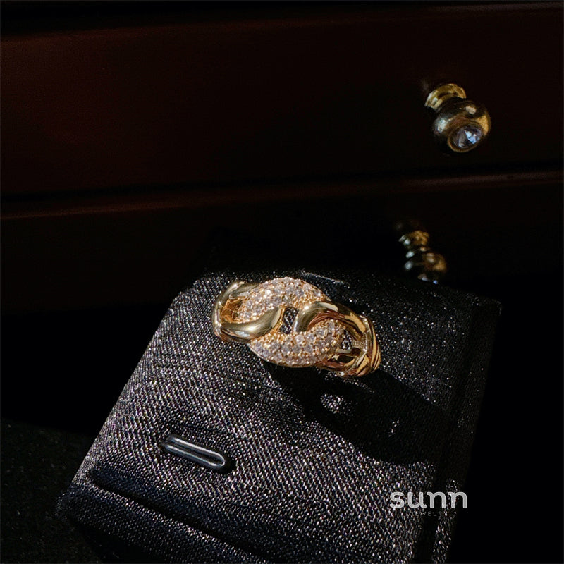 Athziri Gold Ripple Ring [2B6QUG4P]