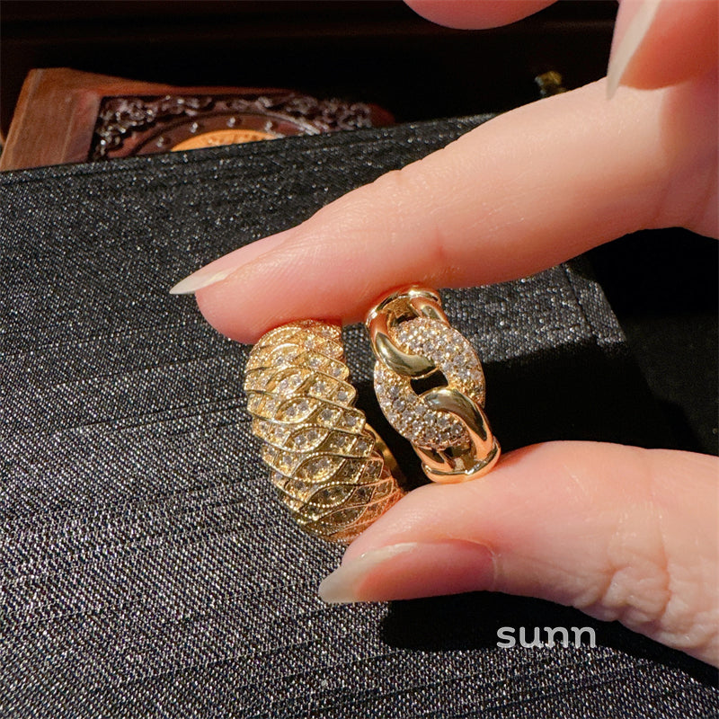 Athziri Gold Ripple Ring [3KAWQXYA]