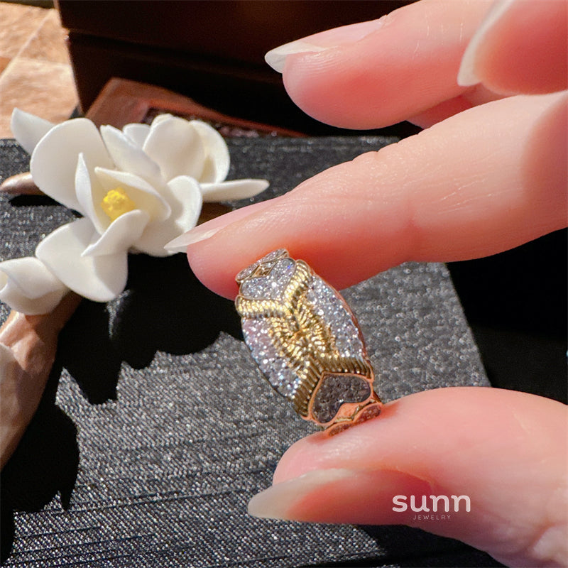 Athziri Gold Ripple Ring [1T22TV3T]