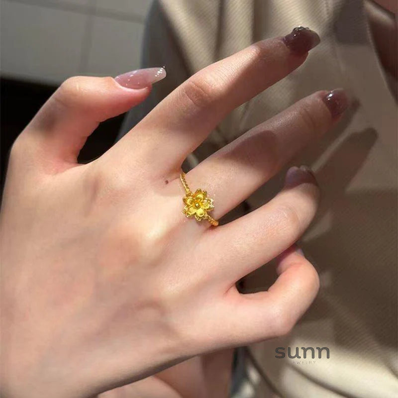 Athziri Sculpted Flower Ring