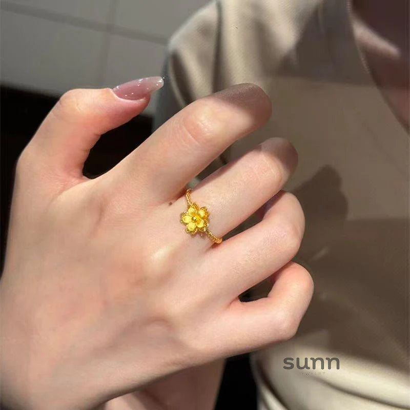Athziri Sculpted Flower Ring