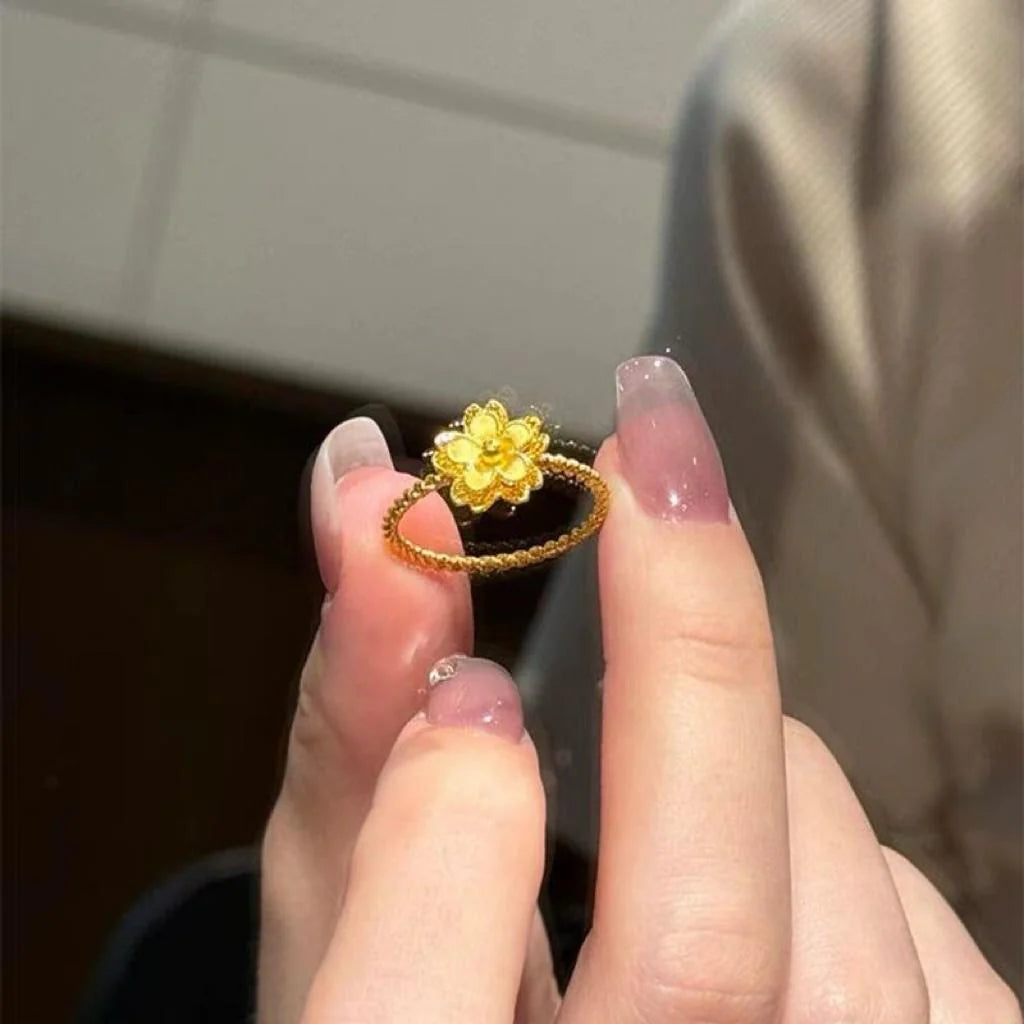Athziri Sculpted Flower Ring