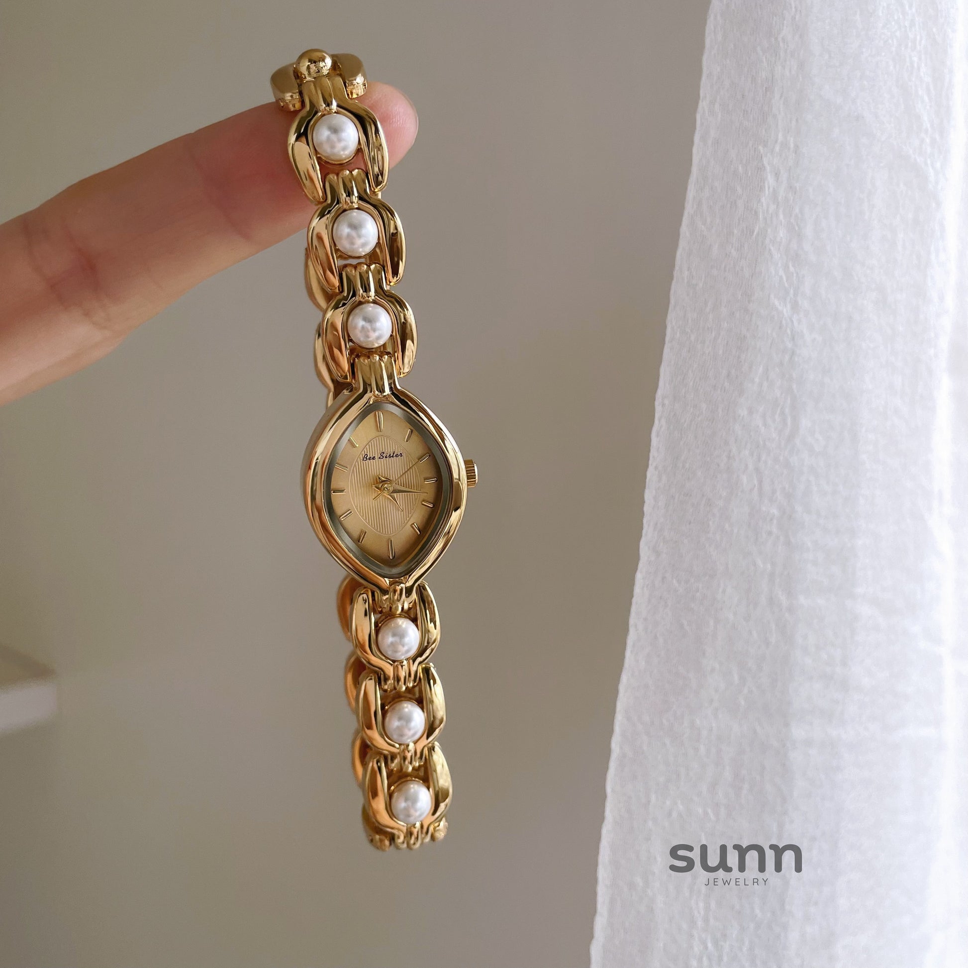 Atleigh Pearl Bracelet Watch [OIOI4EP0]