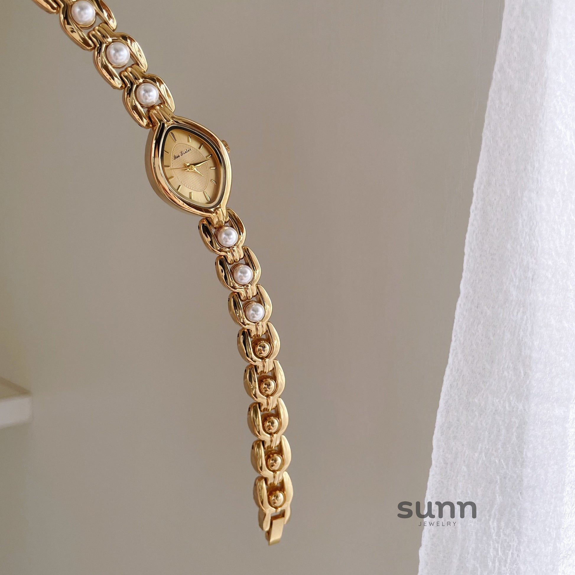 Atleigh Pearl Bracelet Watch [VVXNSH70]