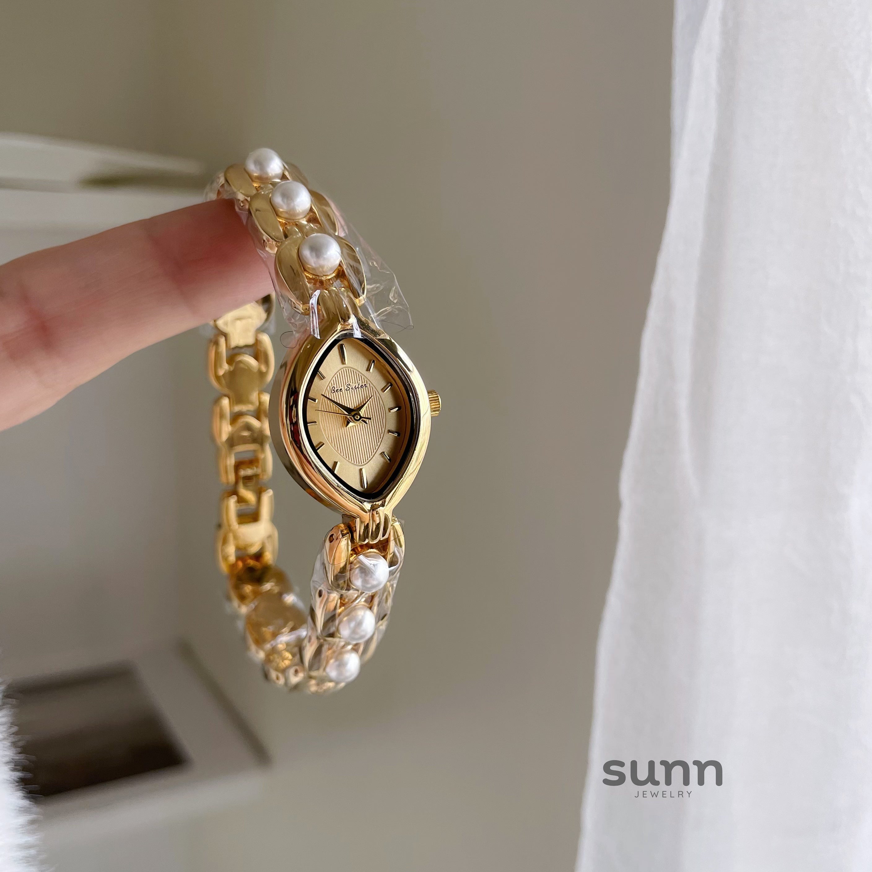 Atleigh Pearl Bracelet Watch [LJGL8LYV]