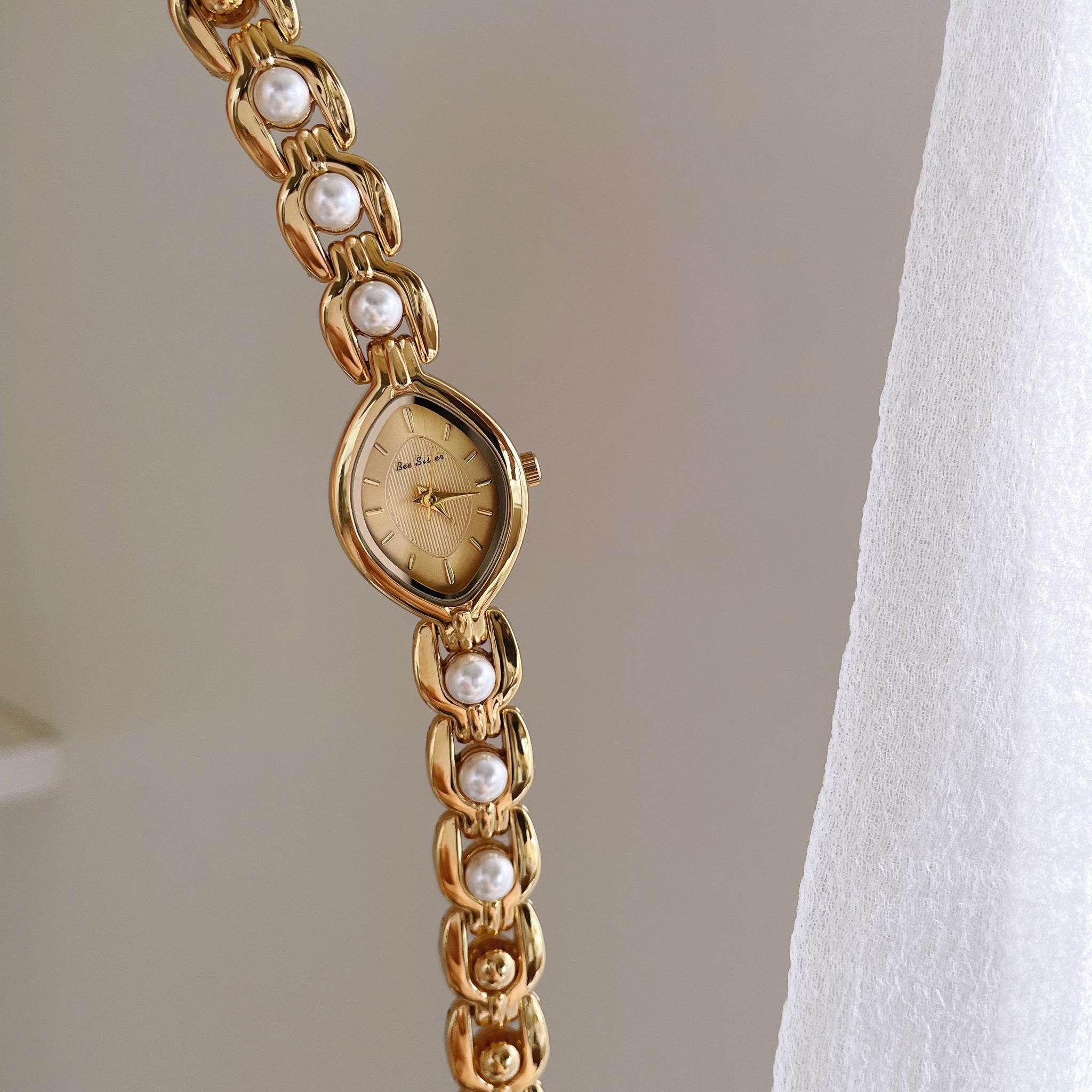 Atleigh Pearl Bracelet Watch [E41N8W1X]