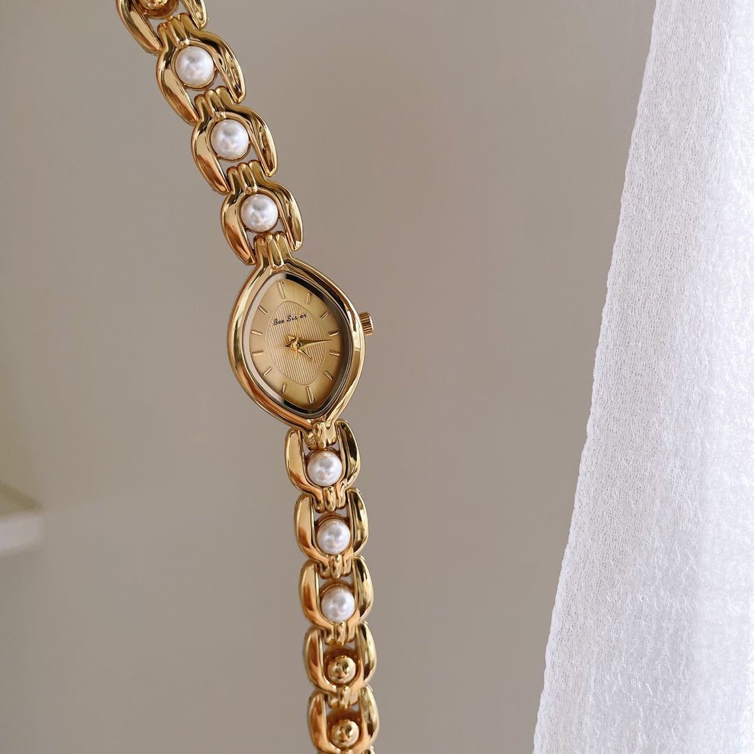 Atleigh Pearl Bracelet Watch [E41N8W1X]
