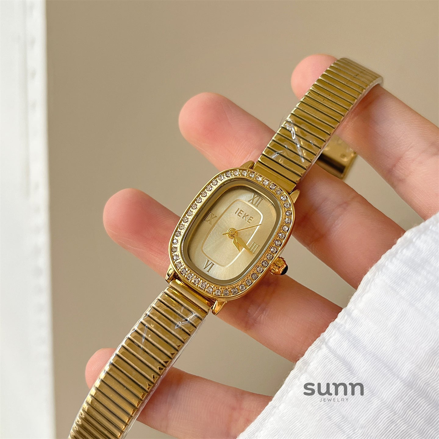 Auden Oval Sparkle Watch [FXRHAPC6]