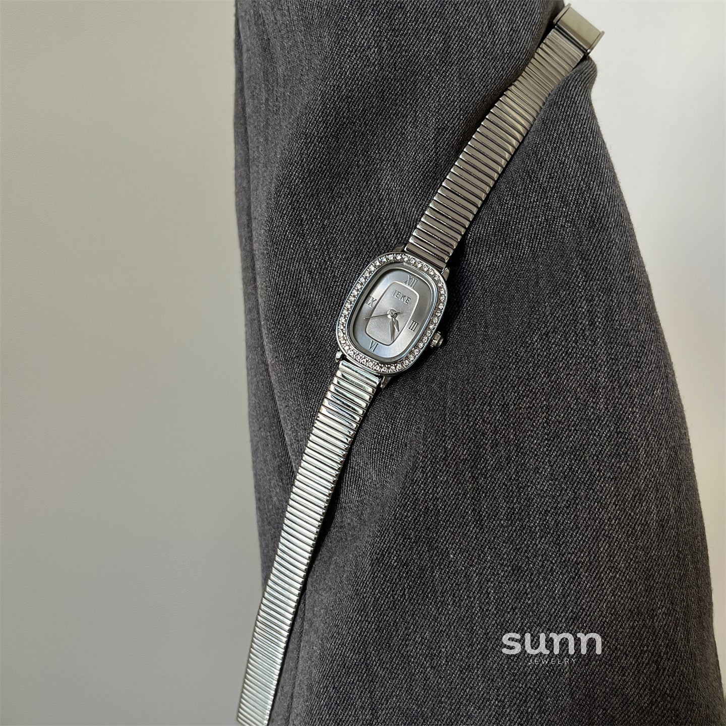 Auden Oval Sparkle Watch [6BQ0MOD4]