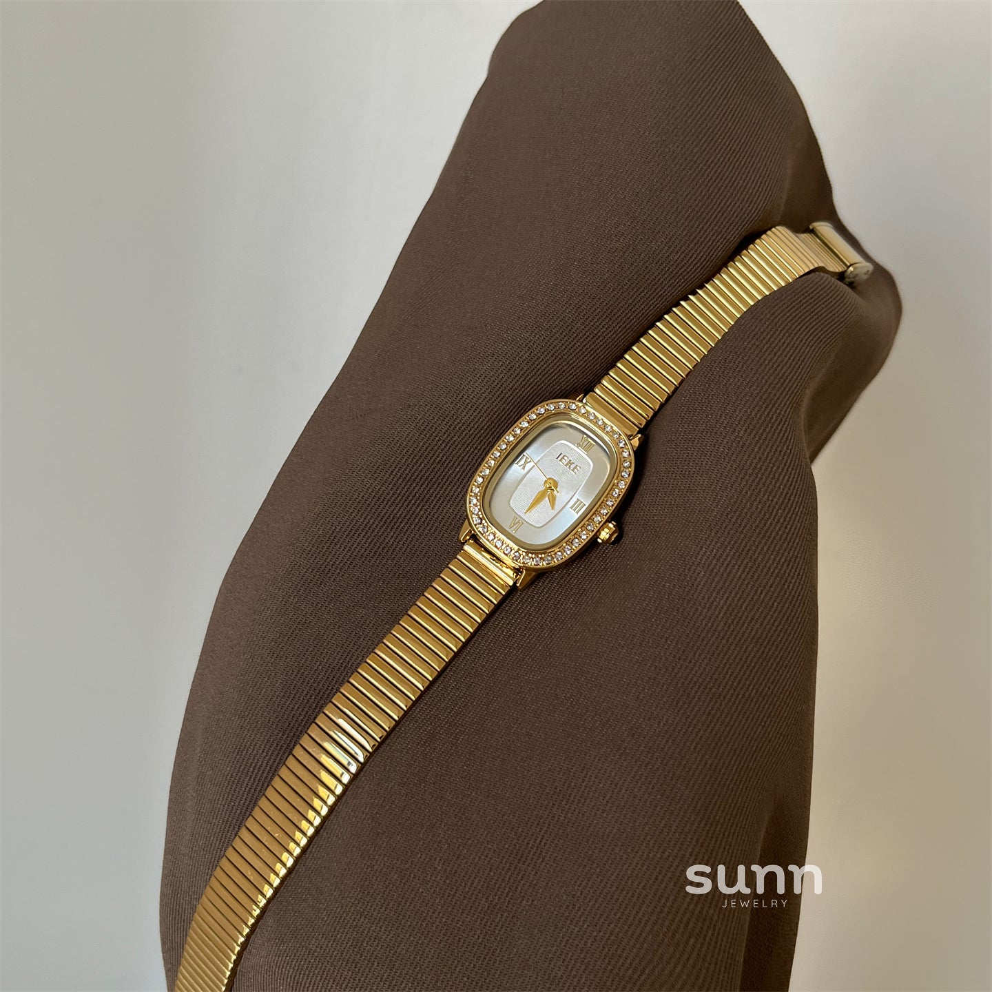 Auden Oval Sparkle Watch [X51CB3LS]