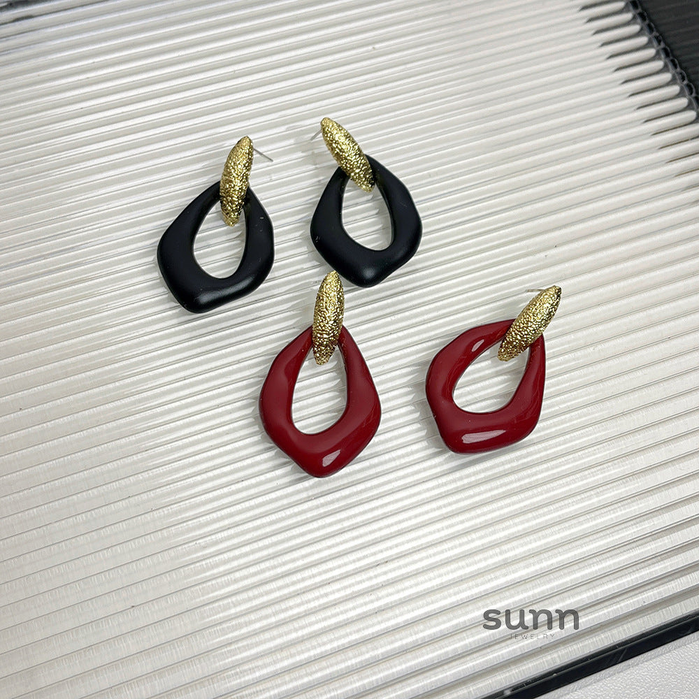 Audra Asymmetric Enamel Earrings [28TIQ2ZM]