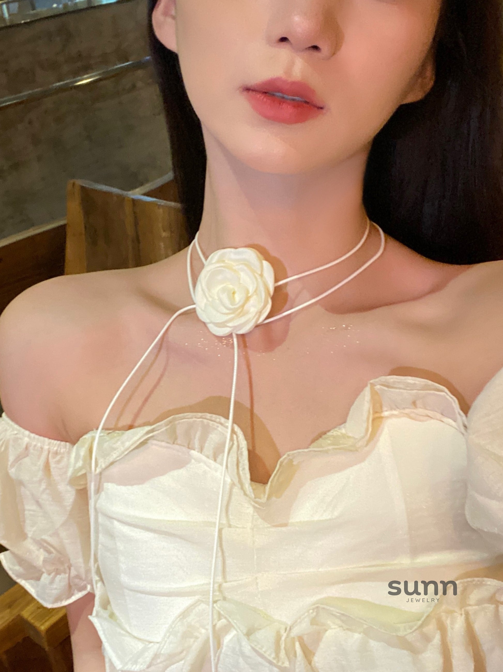 Audrie Camellia Choker [GIB2IWCI]