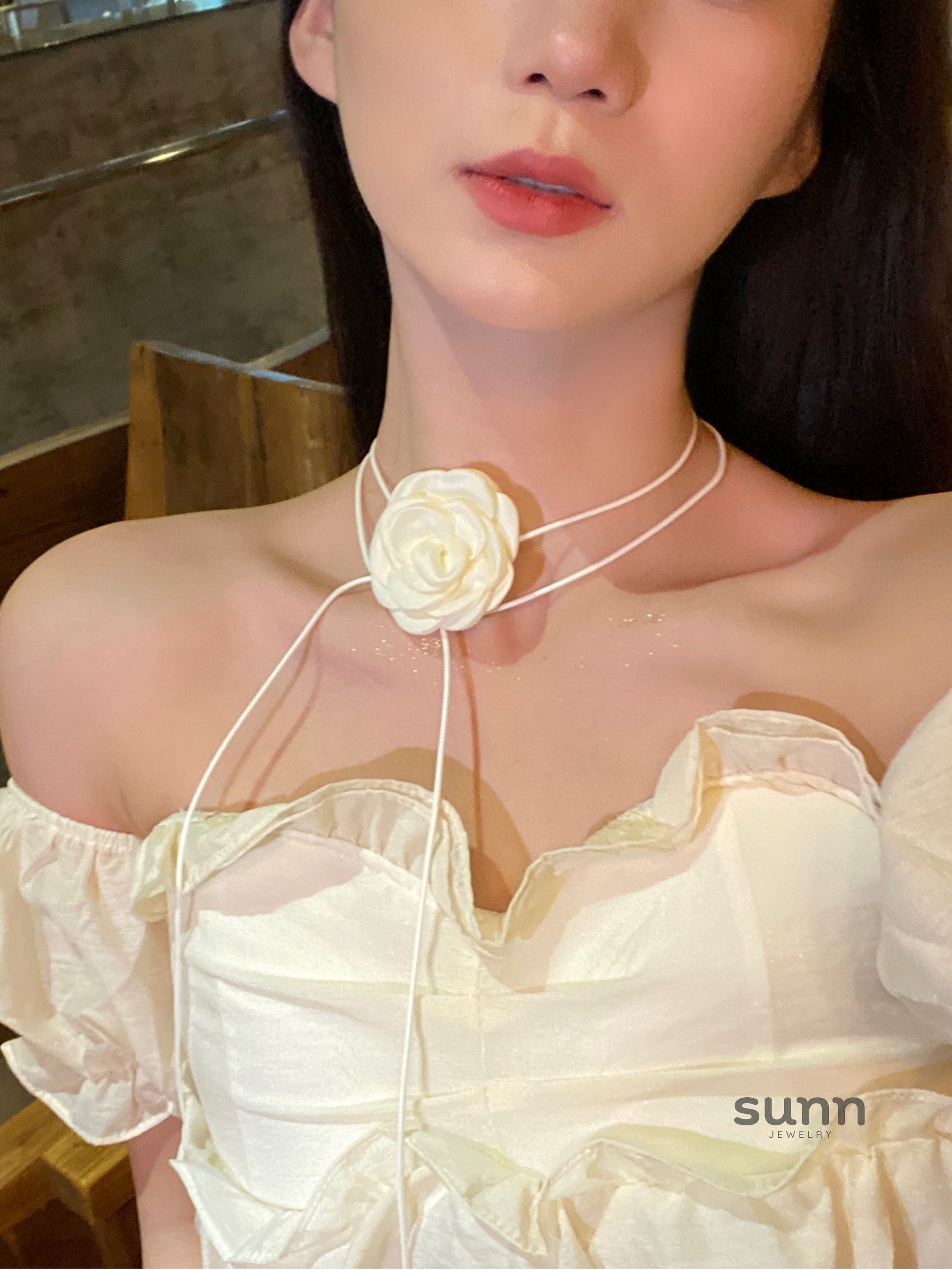 Audrie Camellia Choker [1AVW46RU]