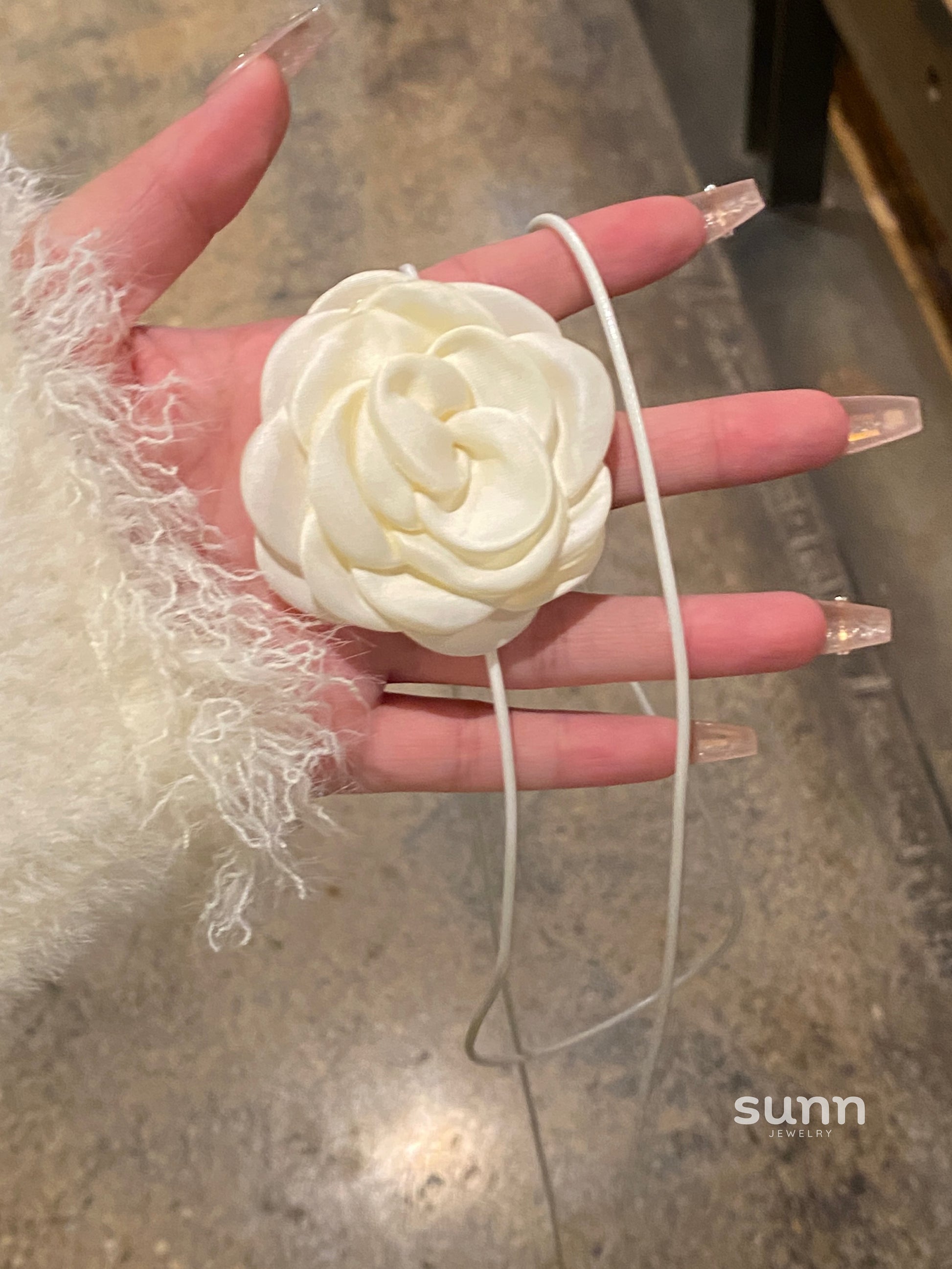 Audrie Camellia Choker [FSILYSAY]
