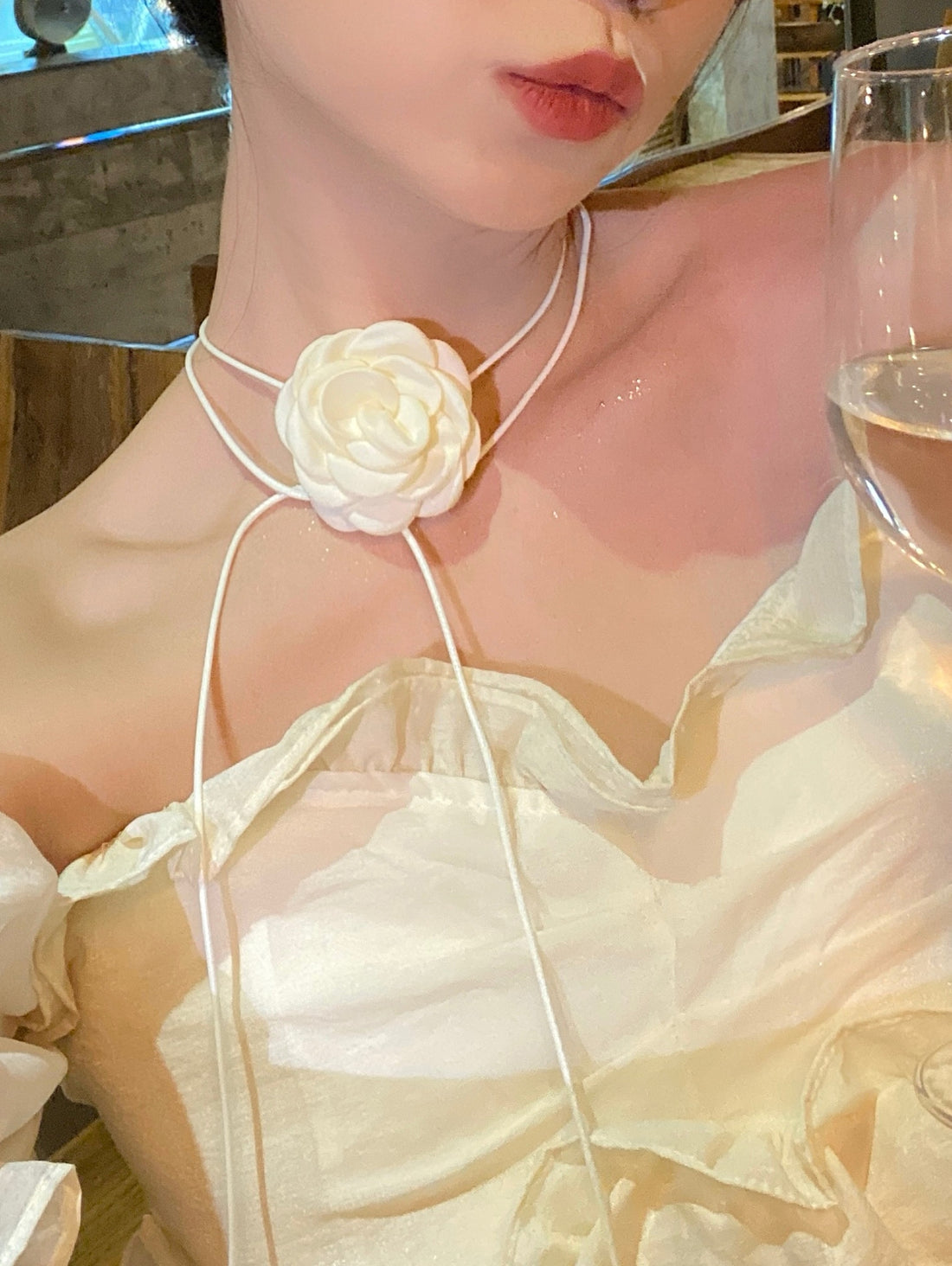 Audrie Camellia Choker [QB4HS32N]